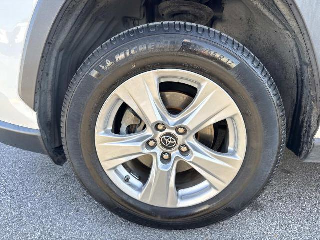 Used 2019 Toyota RAV4 XLE w/ Convenience Package FWD image 9