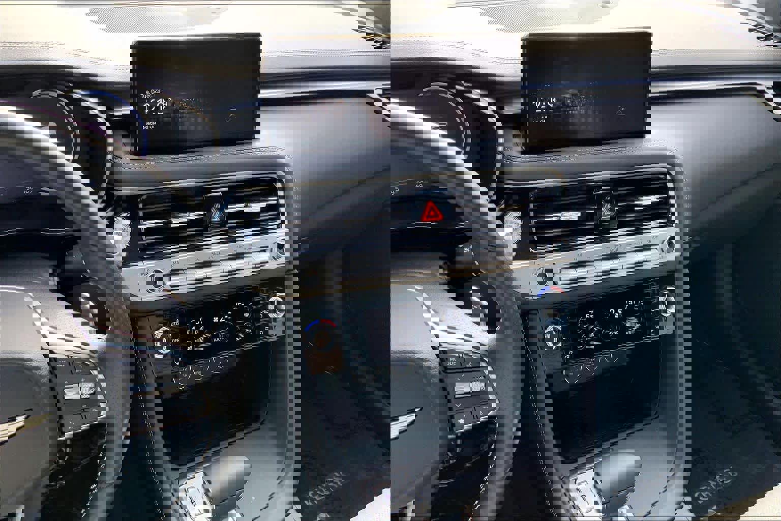 Used 2025 Genesis G70 2.5T w/ Sport Prestige Package image 8