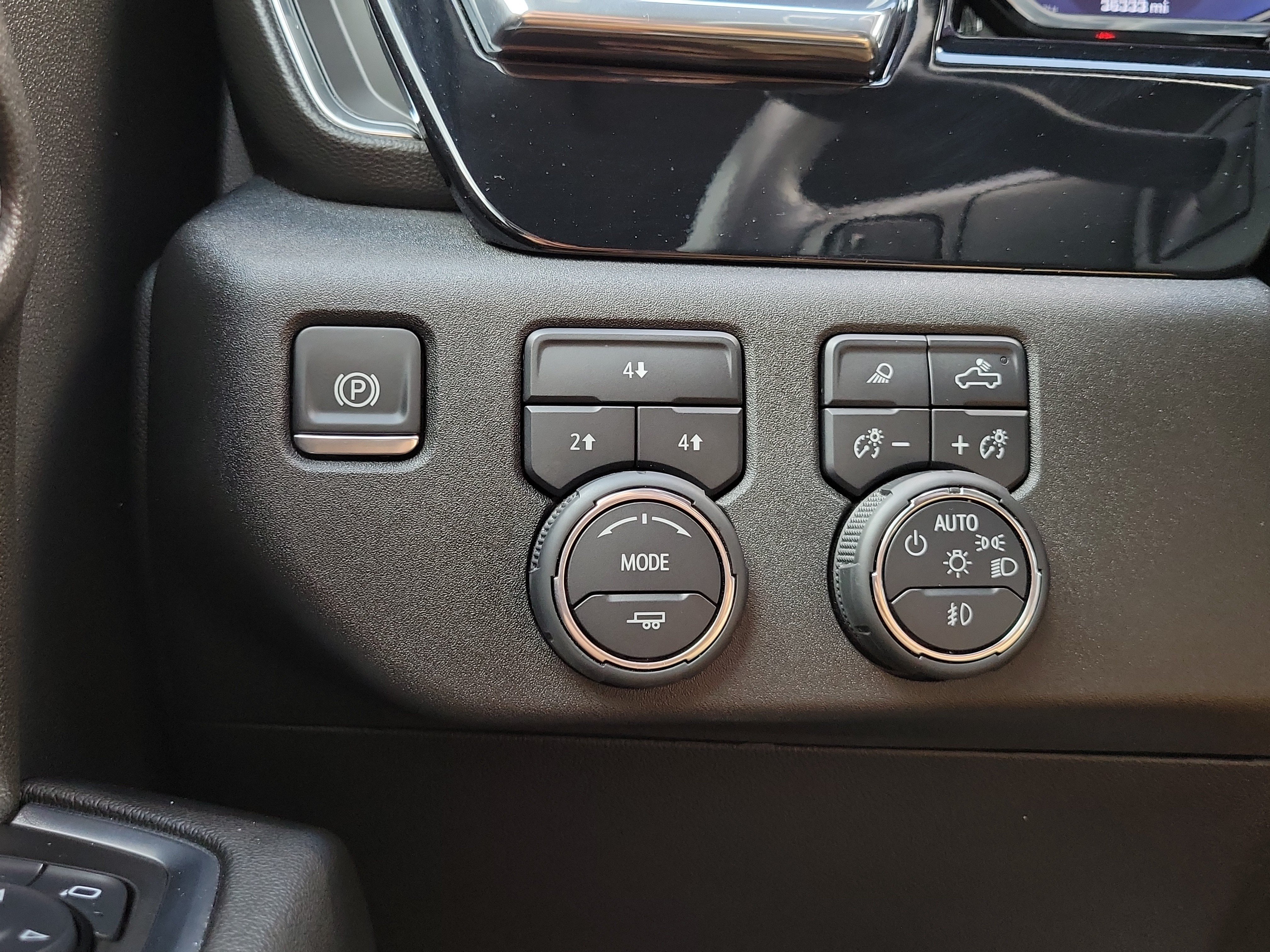 Used 2025 Chevrolet Silverado 2500 LT w/ Leather Package AWD/4WD image 30