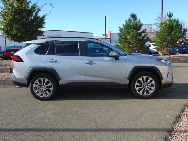 Used 2022 Toyota RAV4 XLE Premium AWD/4WD image 7