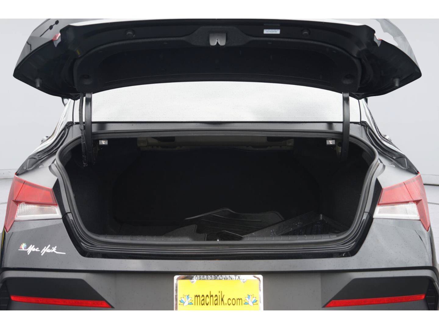 Used 2025 Hyundai Elantra Sport FWD image 31