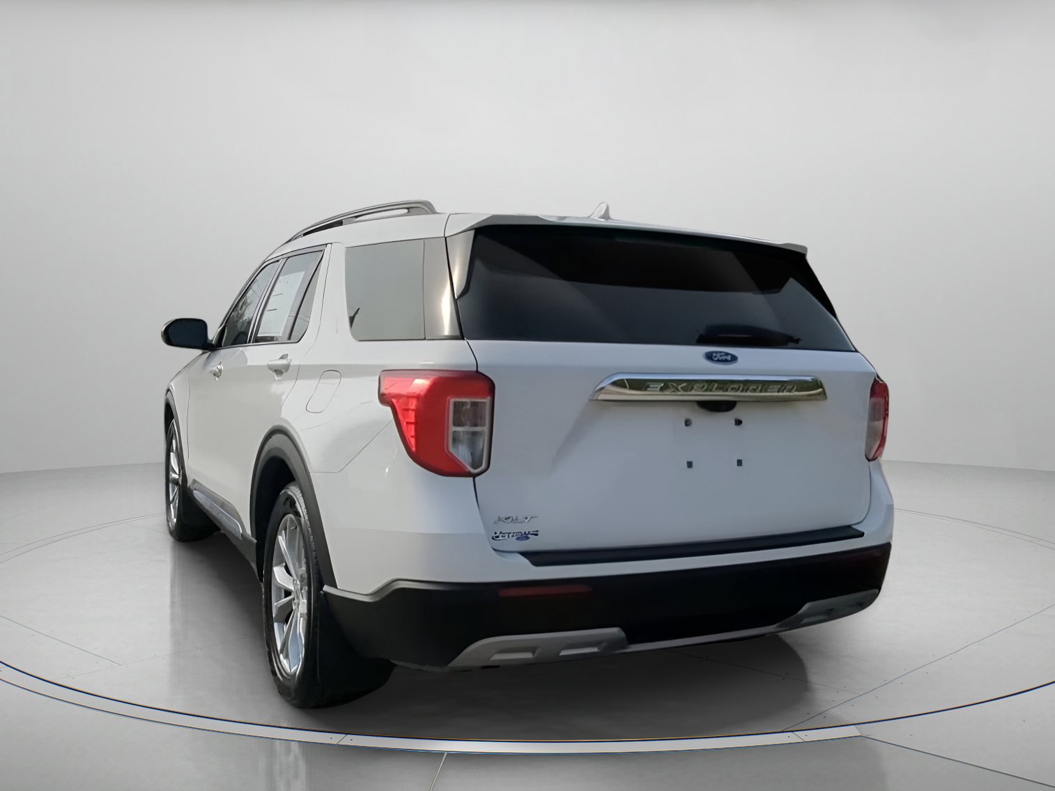 Certified 2020 Ford Explorer XLT w/ Equipment Group 202A image 14