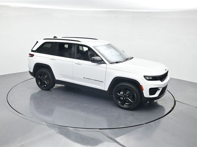 Used 2023 Jeep Grand Cherokee Altitude RWD image 38