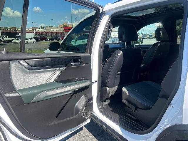Used 2025 GMC Acadia AT4 w/ Luxury Package AWD/4WD image 28