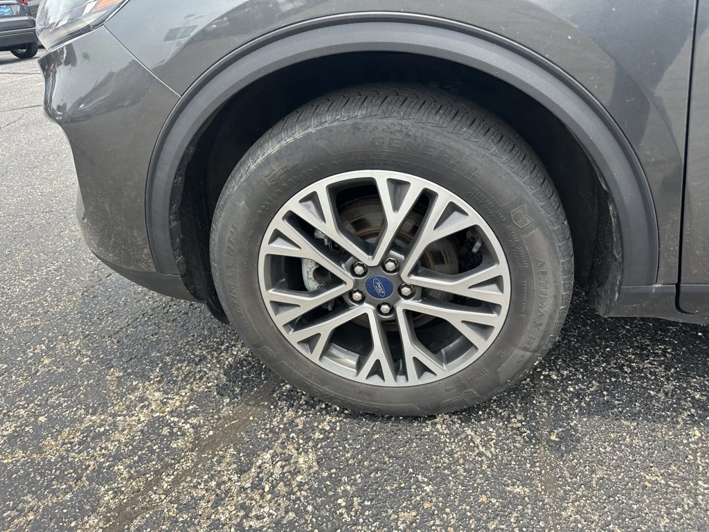 Certified 2020 Ford Escape SEL image 31