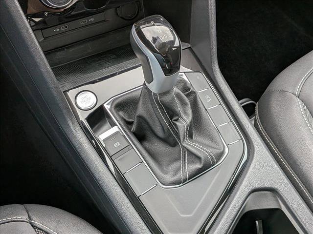 Used 2024 Volkswagen Taos SE w/ Panoramic Sunroof Package FWD image 17
