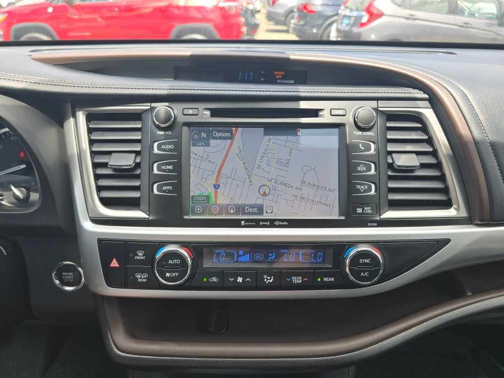 Used 2019 Toyota Highlander XLE AWD/4WD image 12