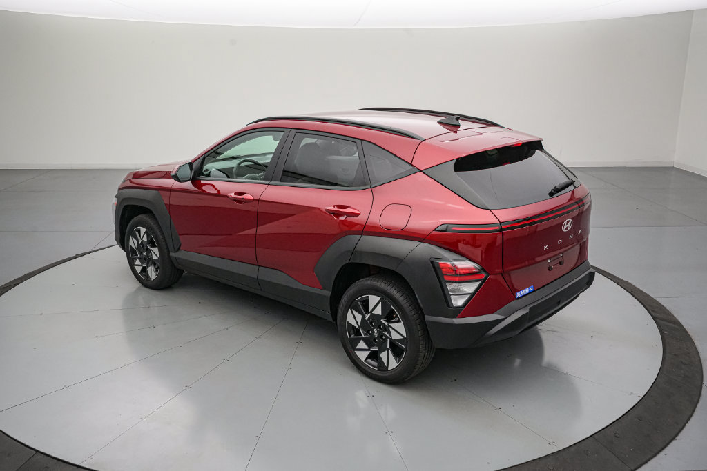 Used 2025 Hyundai Kona SEL AWD/4WD image 6