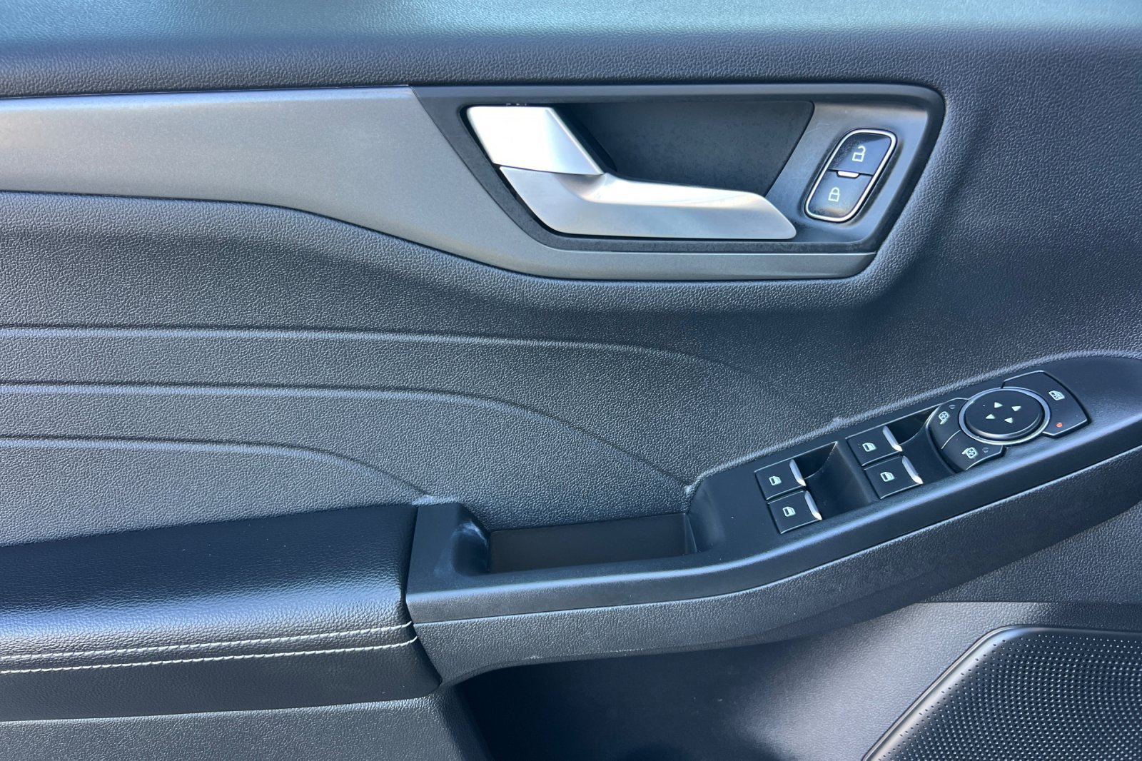 Certified 2024 Ford Escape SE FWD image 11