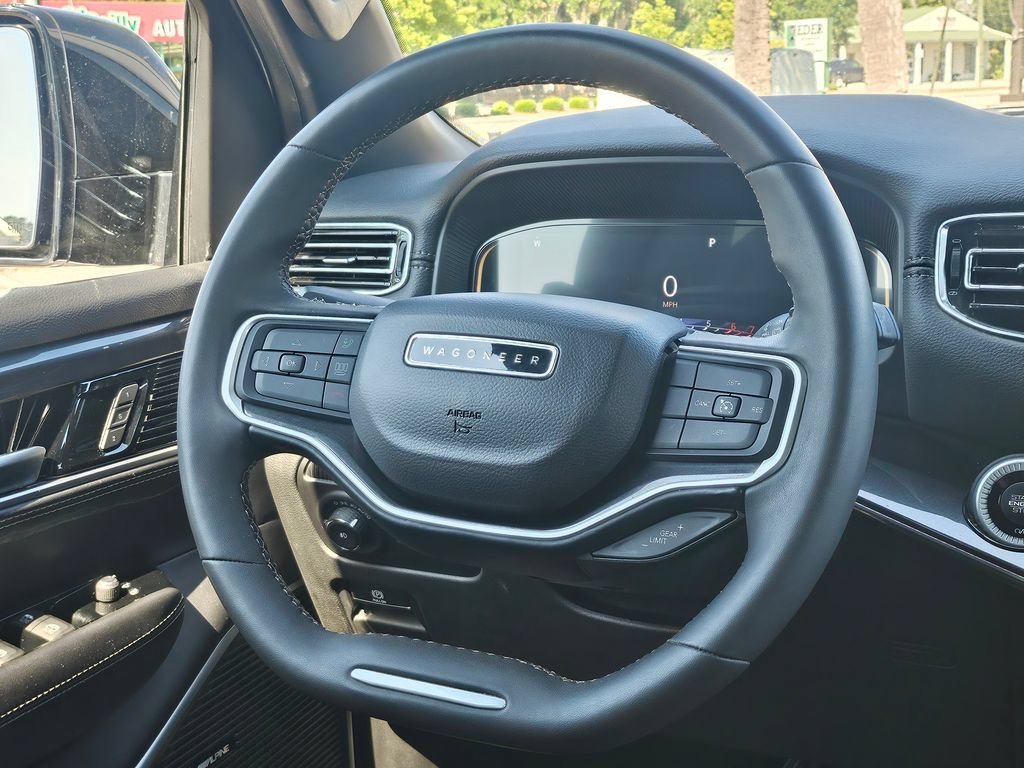 Used 2023 Jeep Wagoneer 4WD image 6