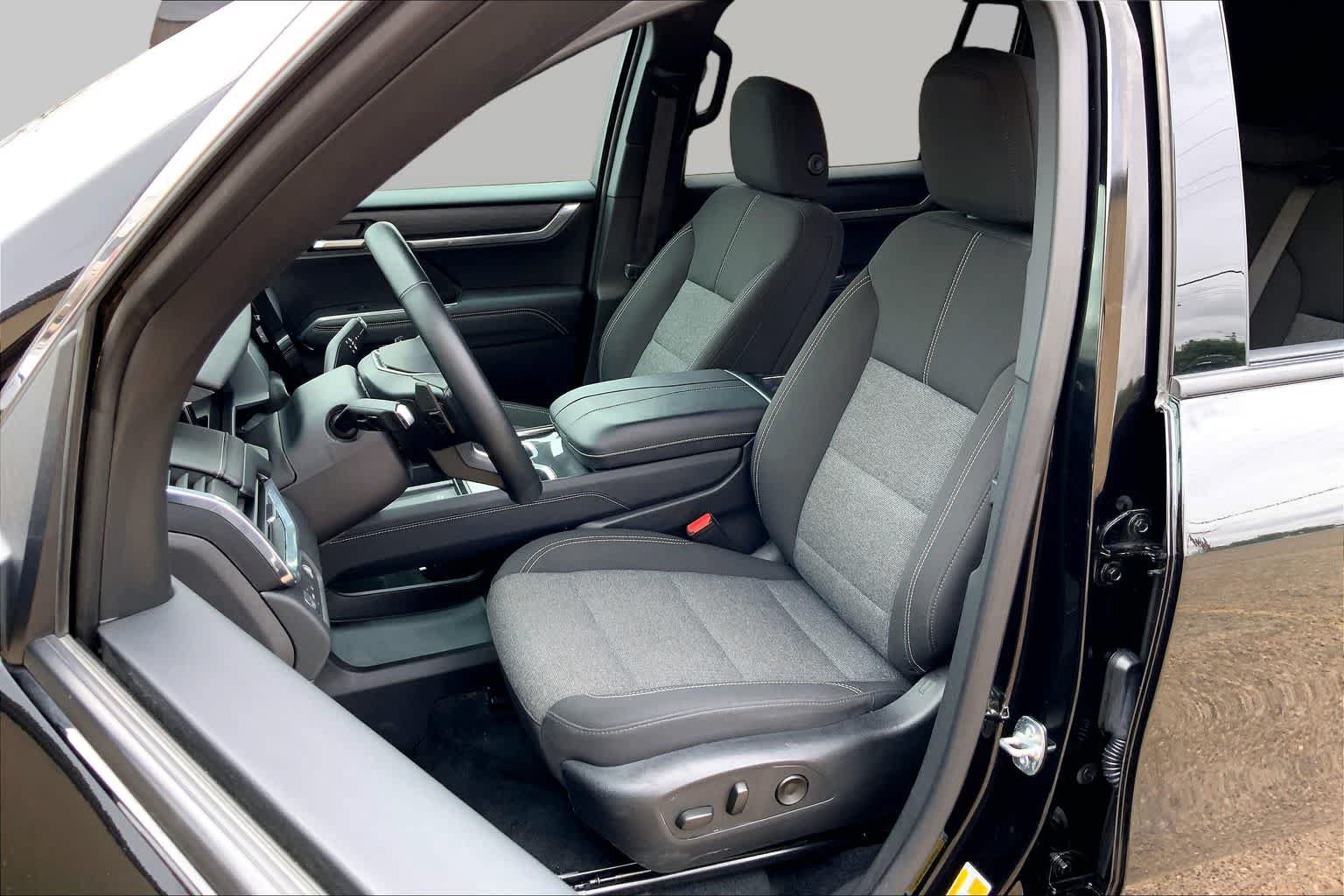 Used 2025 GMC Acadia Elevation FWD image 8