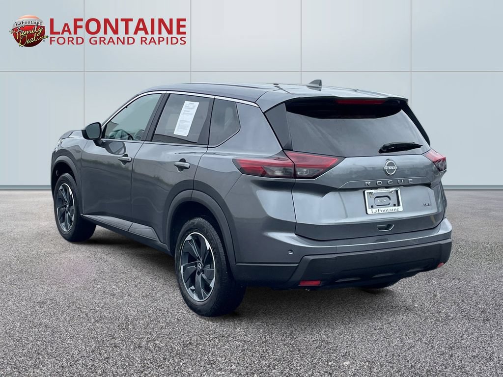 Used 2025 Nissan Rogue SV AWD/4WD image 5