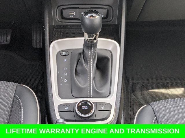 Used 2025 Hyundai Venue Limited FWD image 20