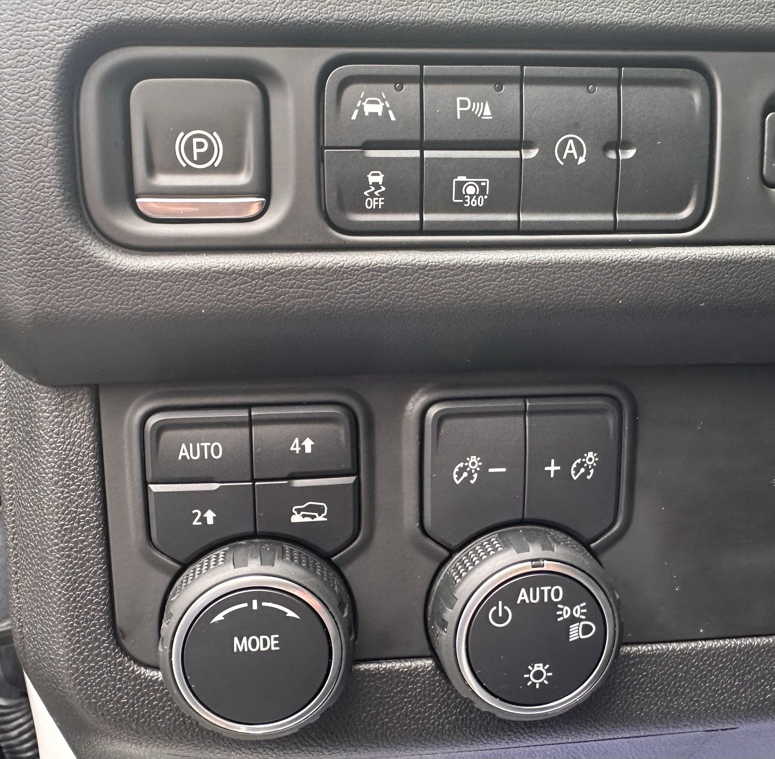 Used 2024 Chevrolet Suburban RST w/ Luxury Package AWD/4WD image 19