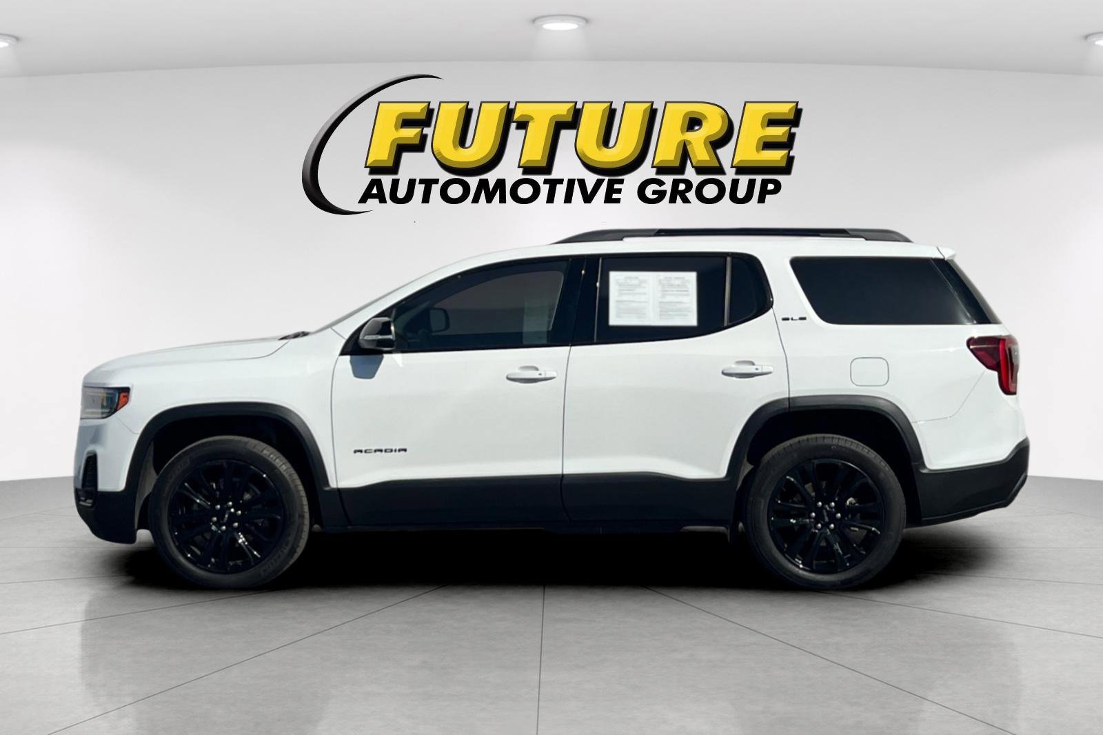 Used 2023 GMC Acadia SLE w/ Driver Convenience Package image 2