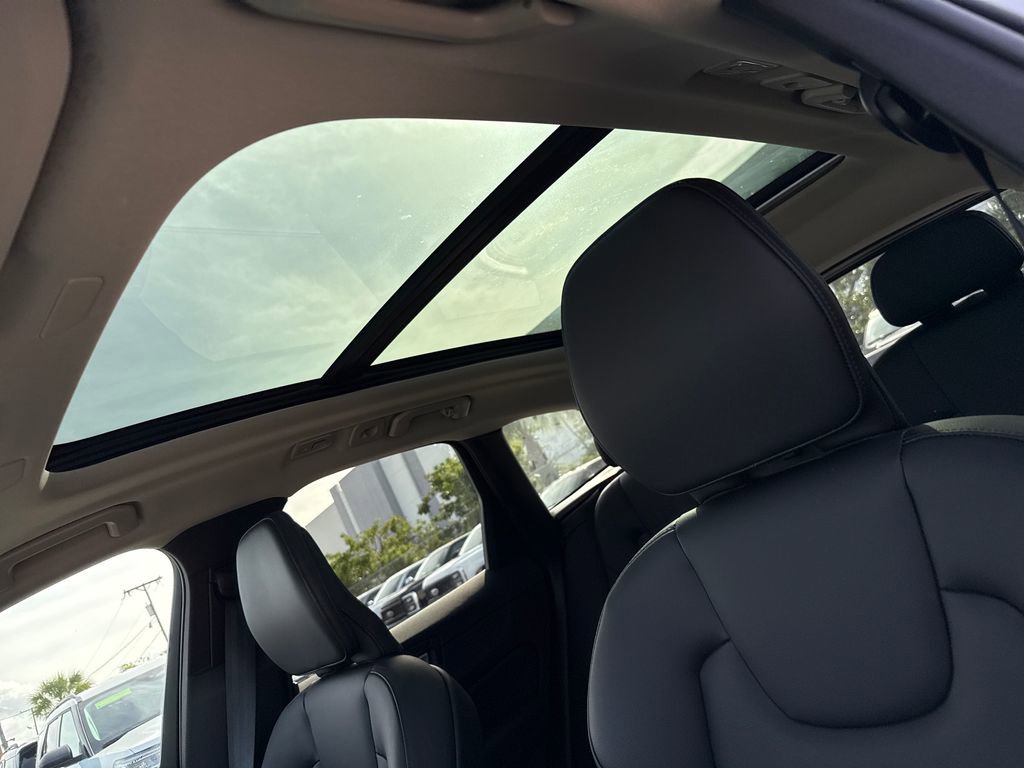 Used 2024 Volvo XC60 B5 Core w/ Protection Package Premier image 7