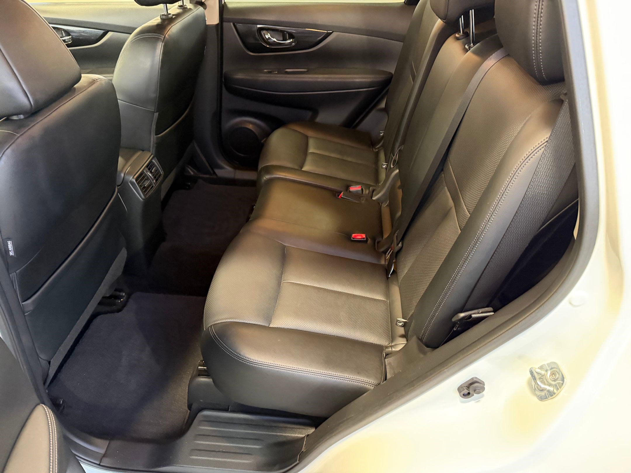 Used 2018 Nissan Rogue SL w/ Premium Package image 14