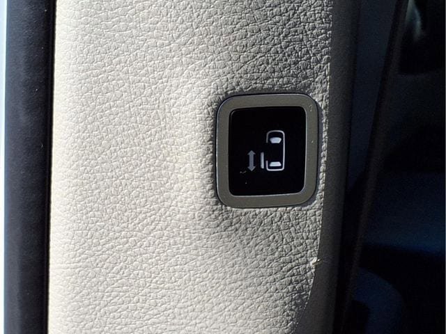 Used 2024 Chrysler Pacifica Touring-L FWD image 14