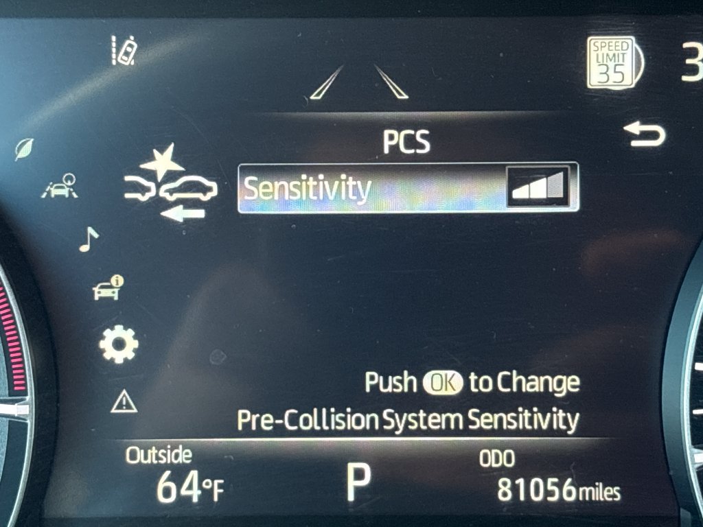Used 2021 Toyota Highlander XLE AWD/4WD image 41