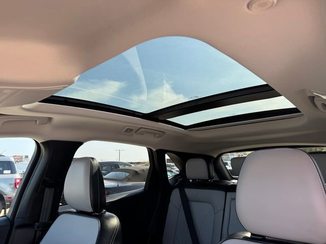 Certified 2025 Ford Escape Platinum w/ Premium Technology Package image 28