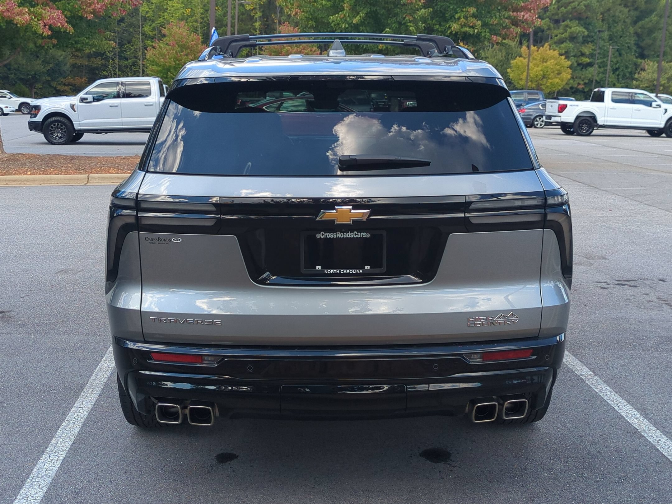Used 2025 Chevrolet Traverse High Country FWD image 4