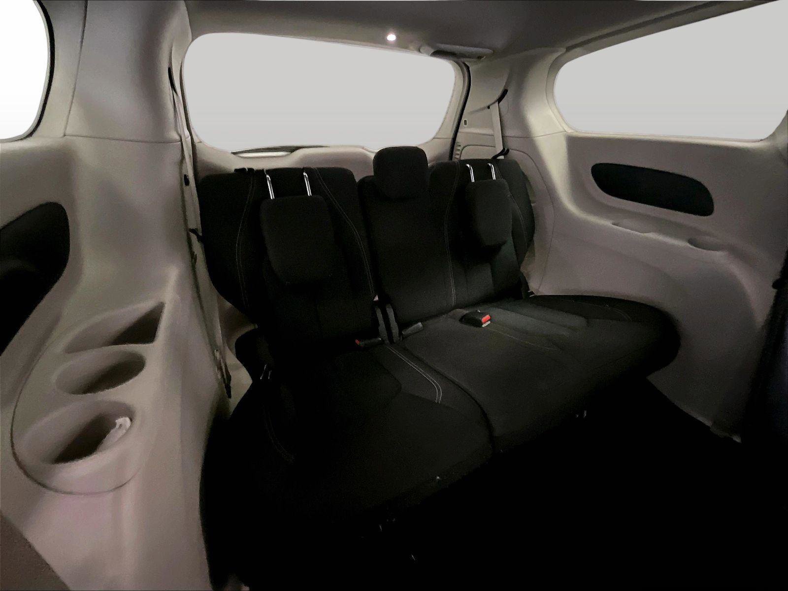 Used 2023 Chrysler Voyager LX image 27