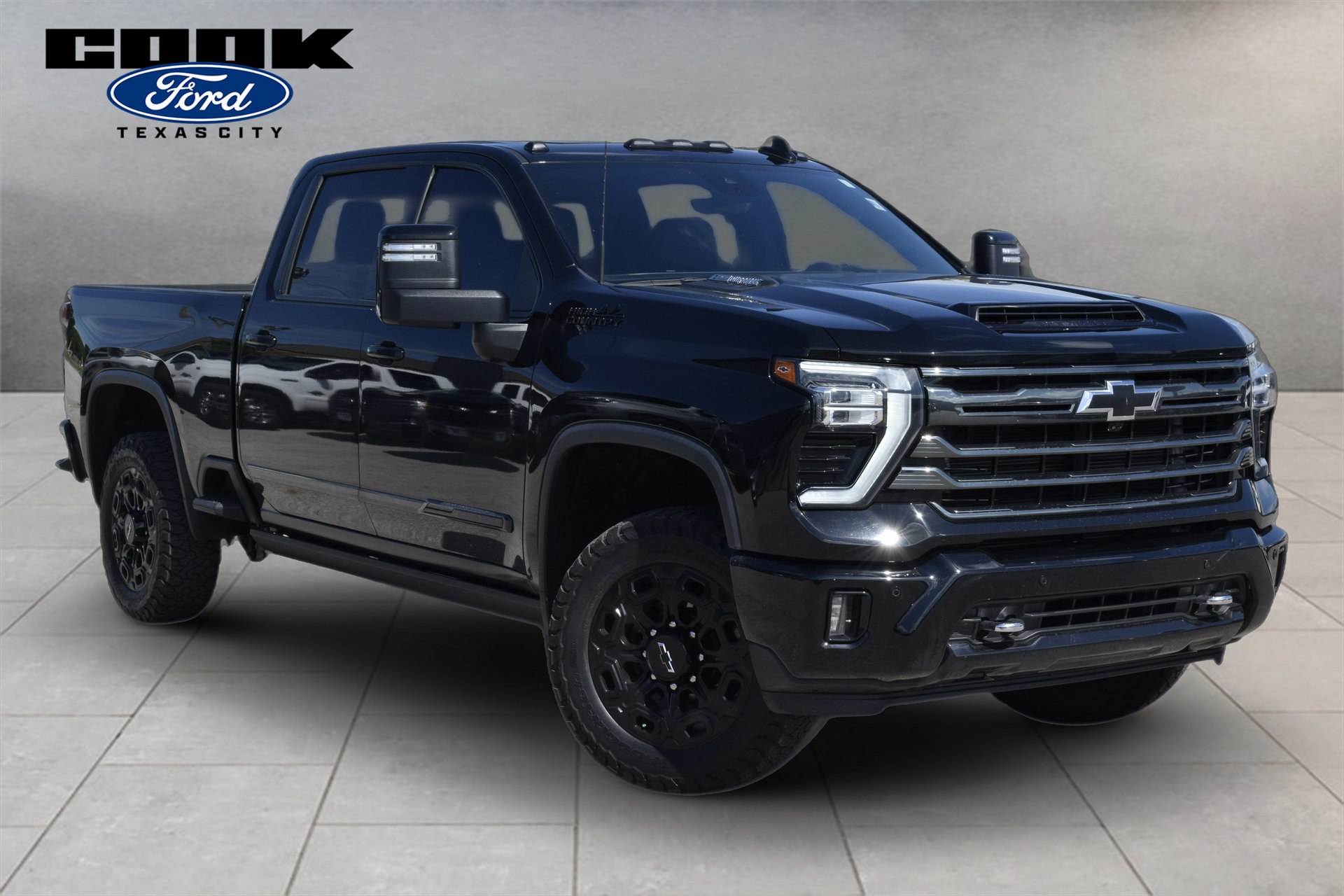 Used 2024 Chevrolet Silverado 2500 High Country w/ Midnight Edition AWD/4WD image 2