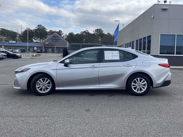 Used 2025 Toyota Camry LE image 2