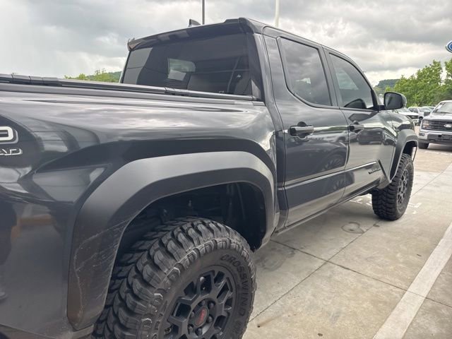 Used 2025 Toyota Tacoma SR5 AWD/4WD image 9