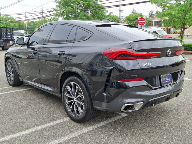 Used 2023 BMW X6 xDrive40i w/ M Sport Package AWD/4WD image 14