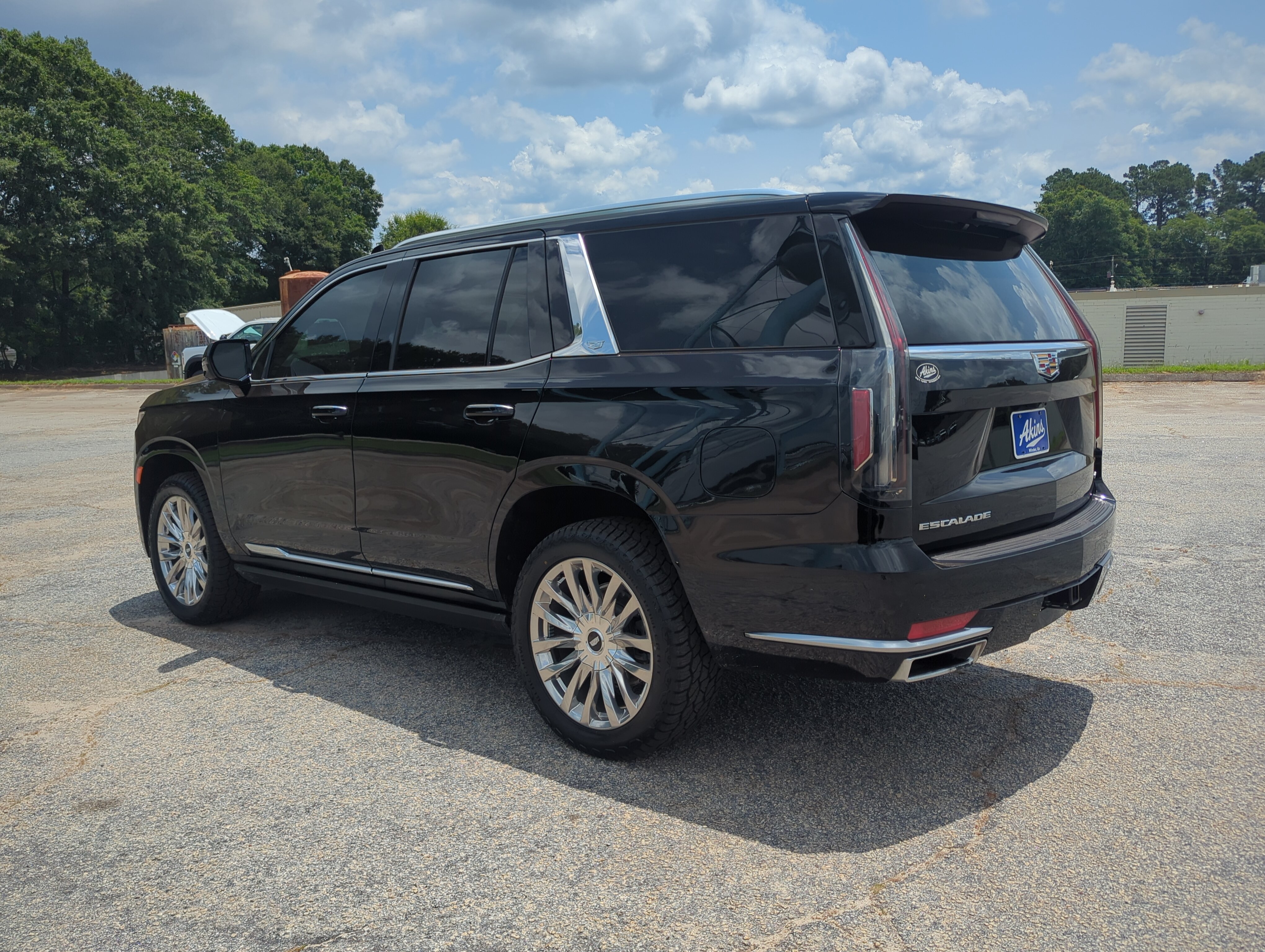 Used 2024 Cadillac Escalade Premium Luxury w/ Performance Package AWD/4WD image 5