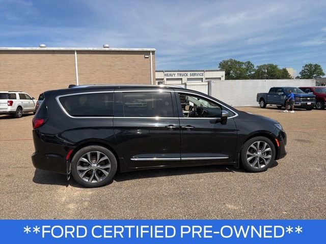 Used 2017 Chrysler Pacifica Limited FWD image 10