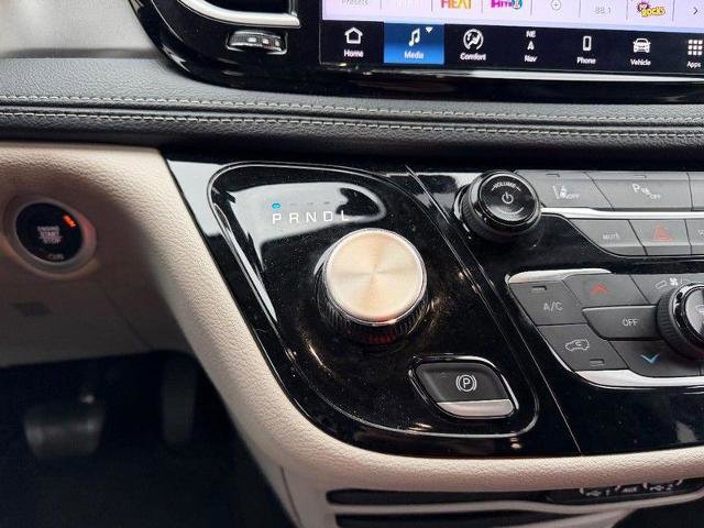 Used 2024 Chrysler Pacifica SELECT image 20
