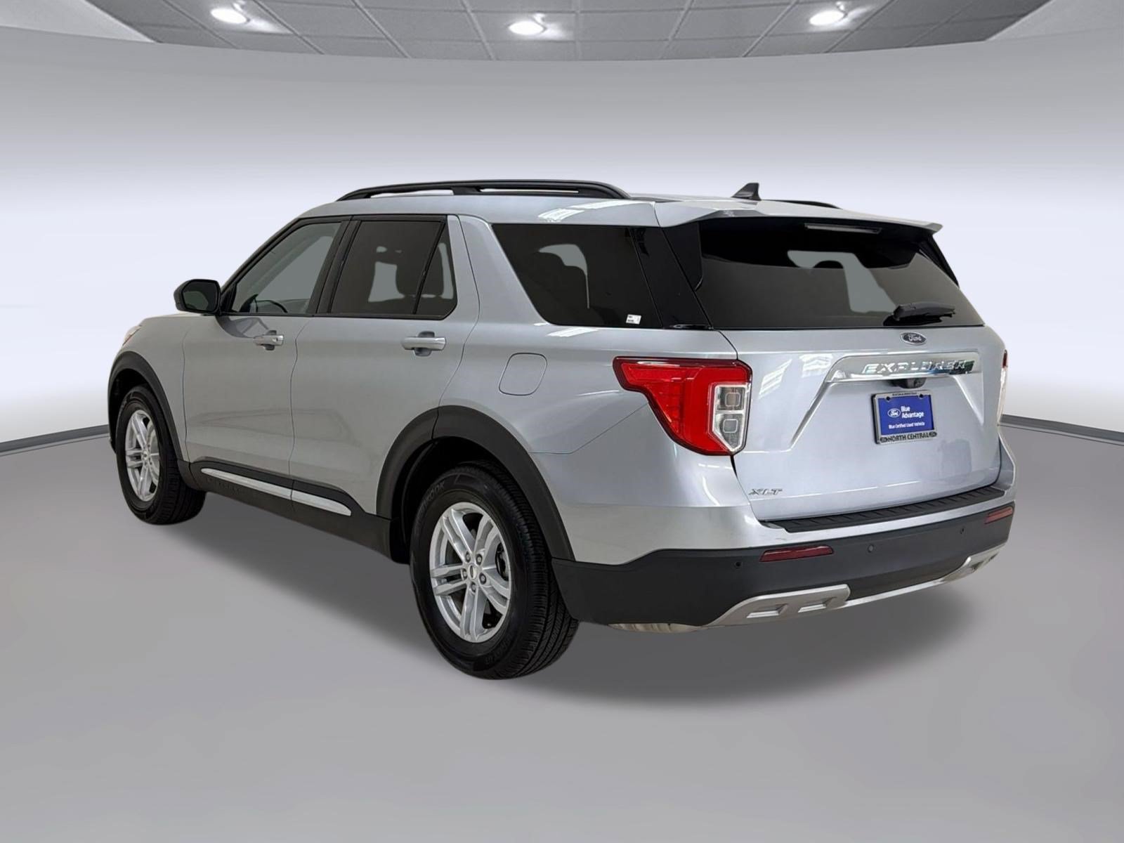 Certified 2023 Ford Explorer XLT w/ Equipment Group 202A RWD image 3