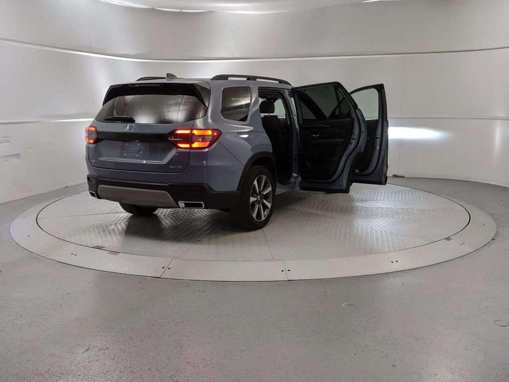 Used 2024 Honda Pilot Elite image 9