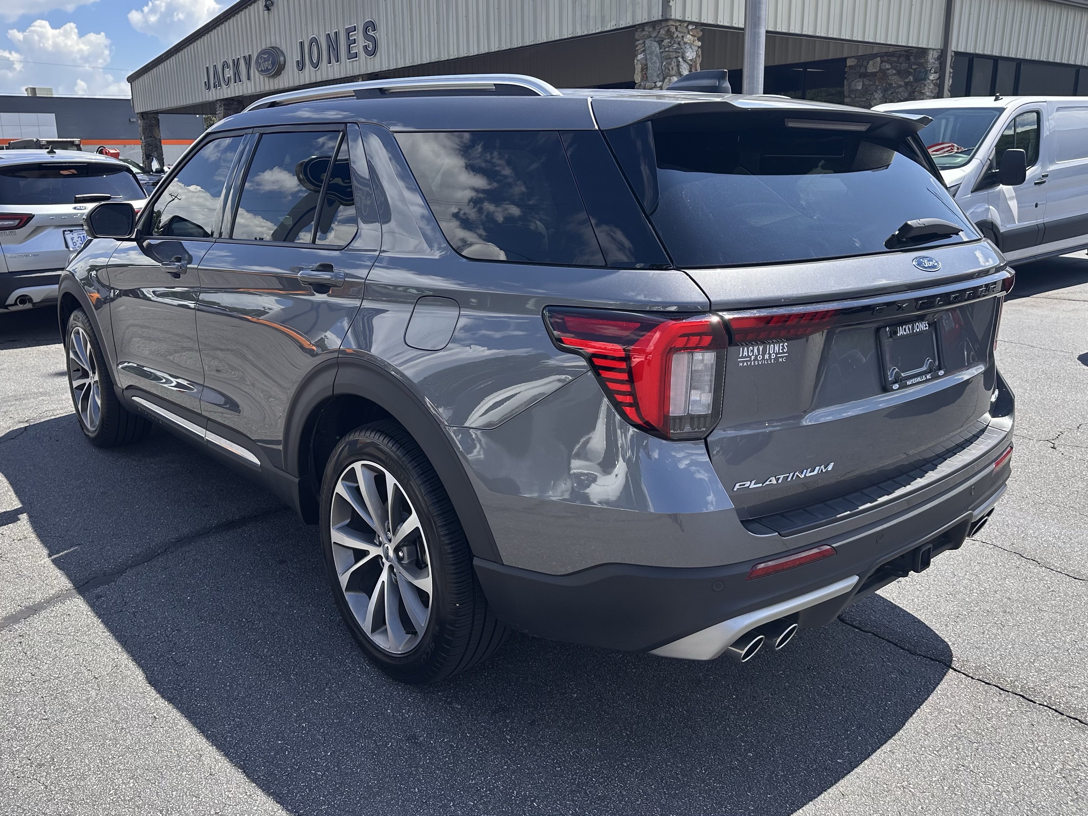 Certified 2025 Ford Explorer Platinum w/ Ultimate Package AWD/4WD image 8