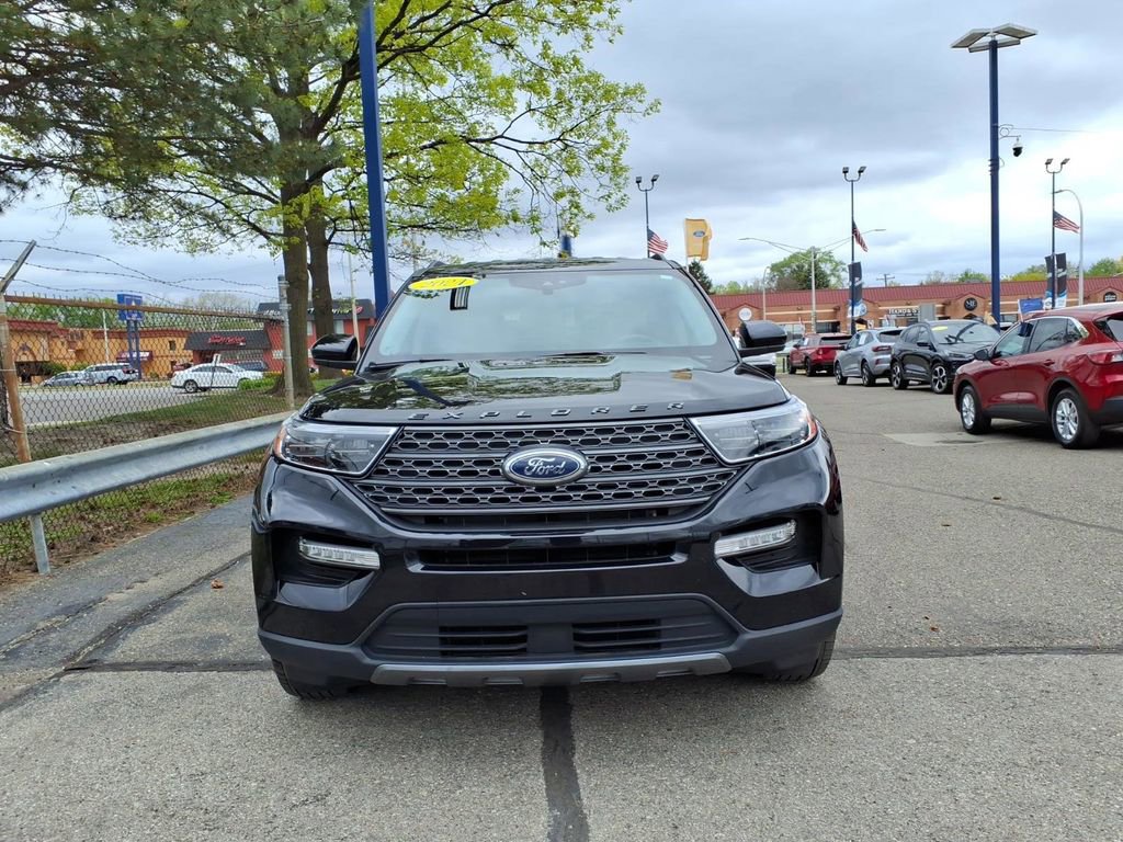 Certified 2024 Ford Explorer XLT w/ Equipment Group 202A AWD/4WD image 3