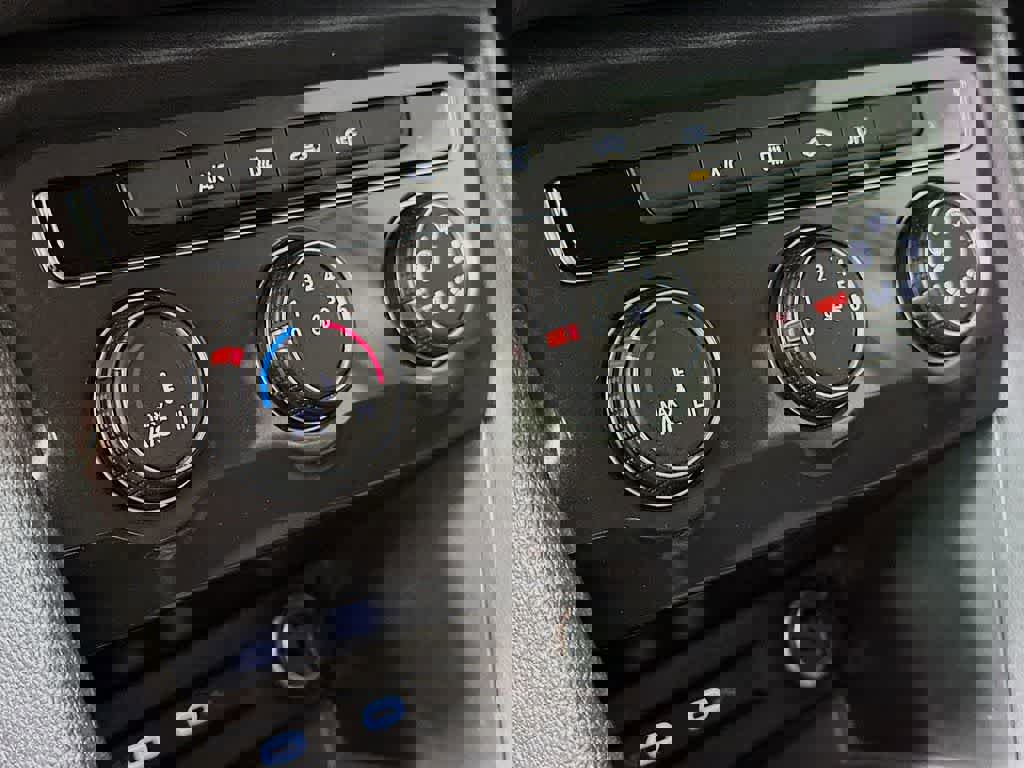 Used 2020 Volkswagen Tiguan S image 21