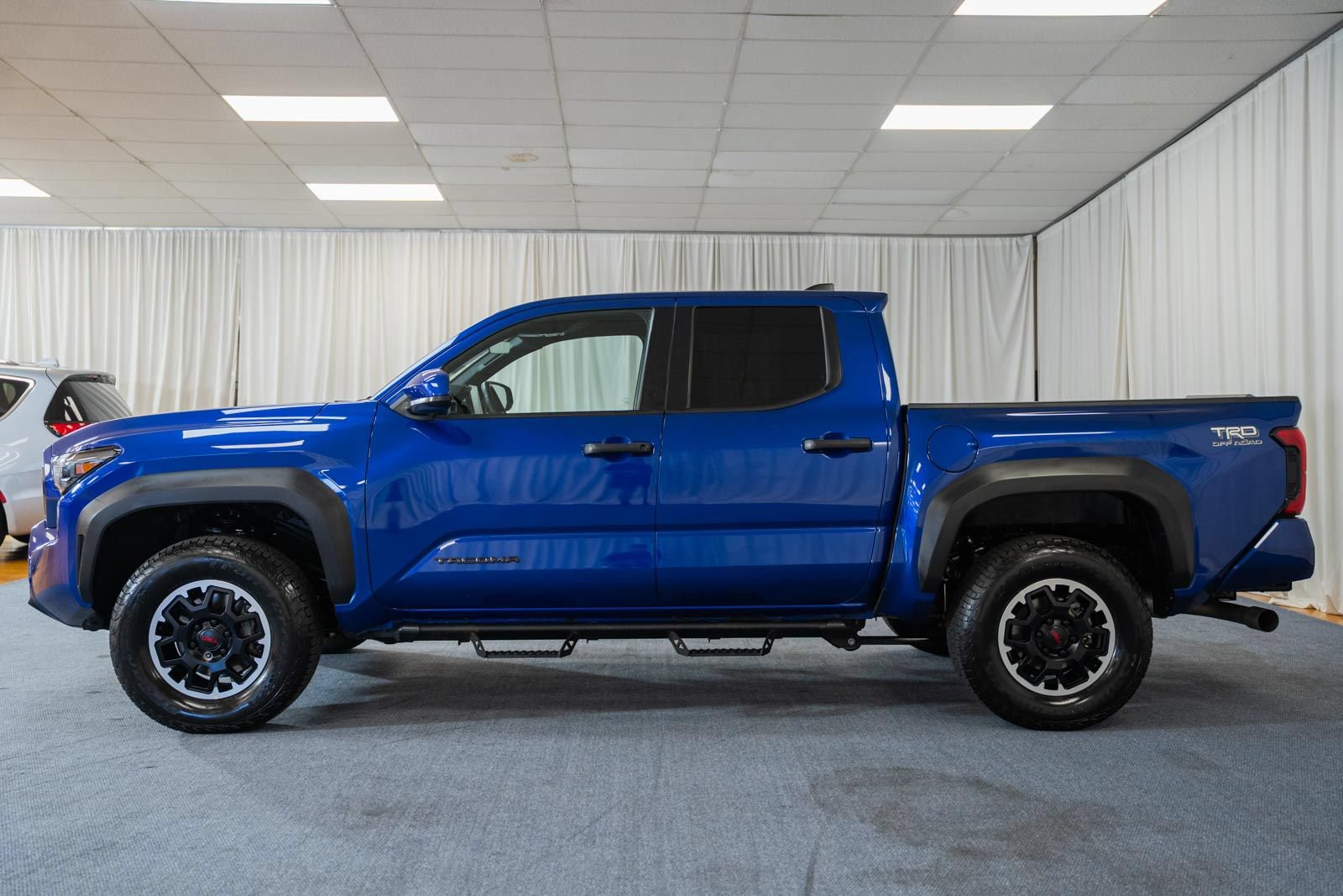 Used 2024 Toyota Tacoma TRD Off-Road AWD/4WD image 5