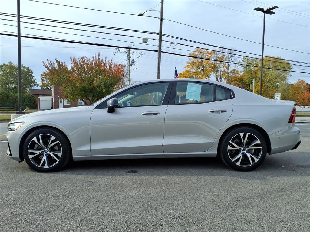 Used 2024 Volvo S60 B5 Plus image 2