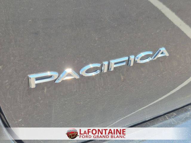 Used 2023 Chrysler Pacifica Touring-L FWD image 10