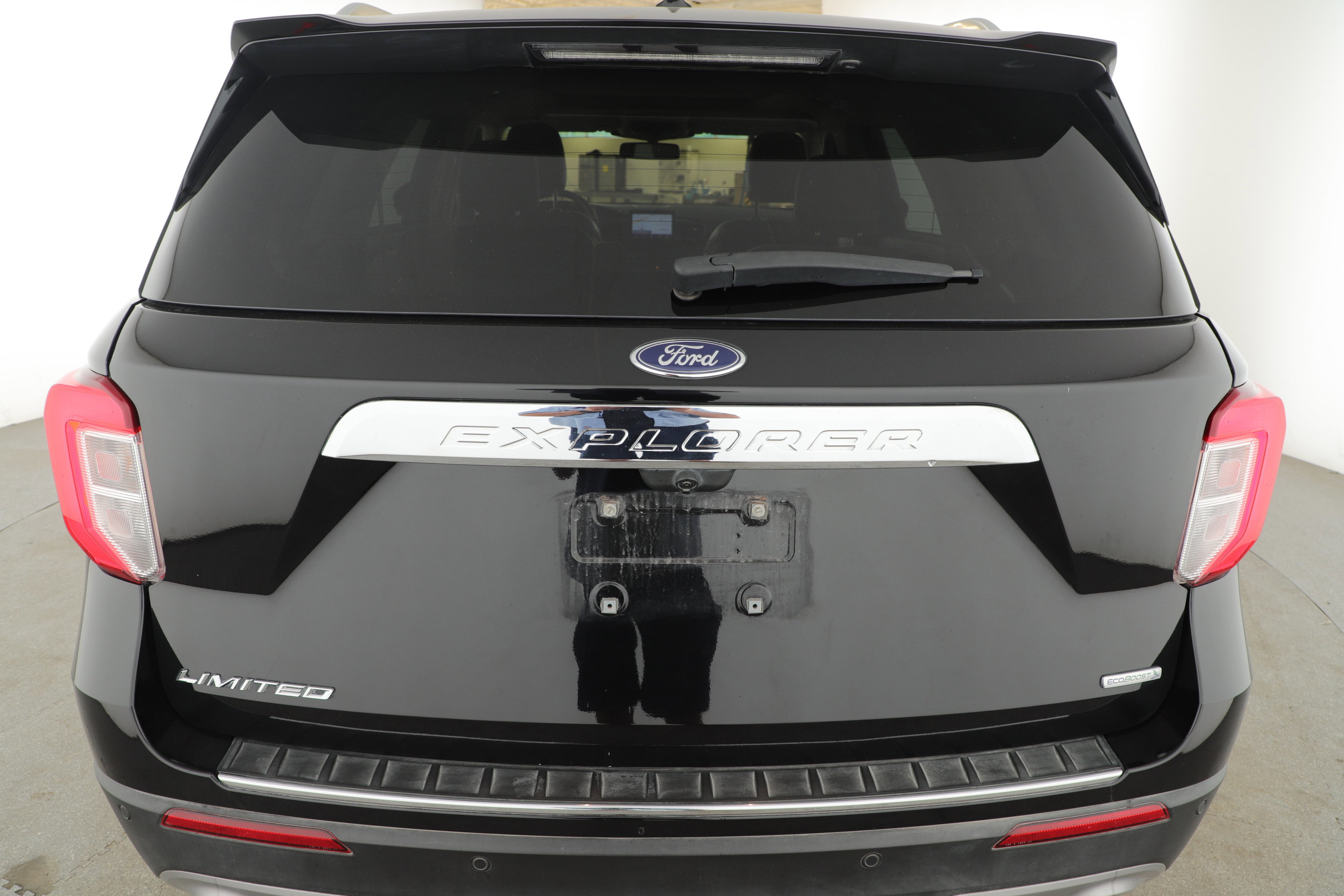 Certified 2020 Ford Explorer Limited w/ Class III Trailer Tow Package image 2