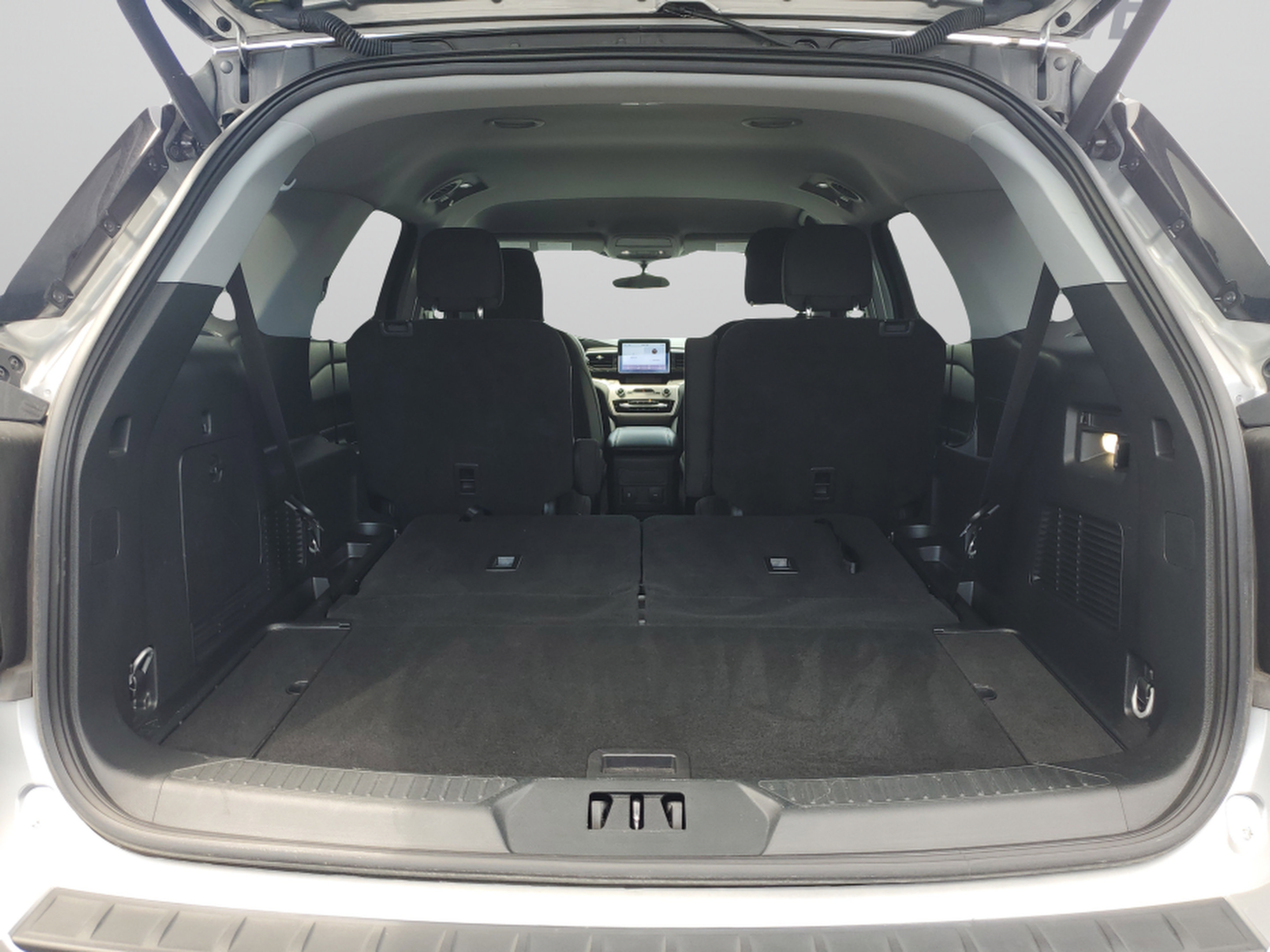 Certified 2023 Ford Explorer XLT w/ Class IV Trailer Tow Package AWD/4WD image 7