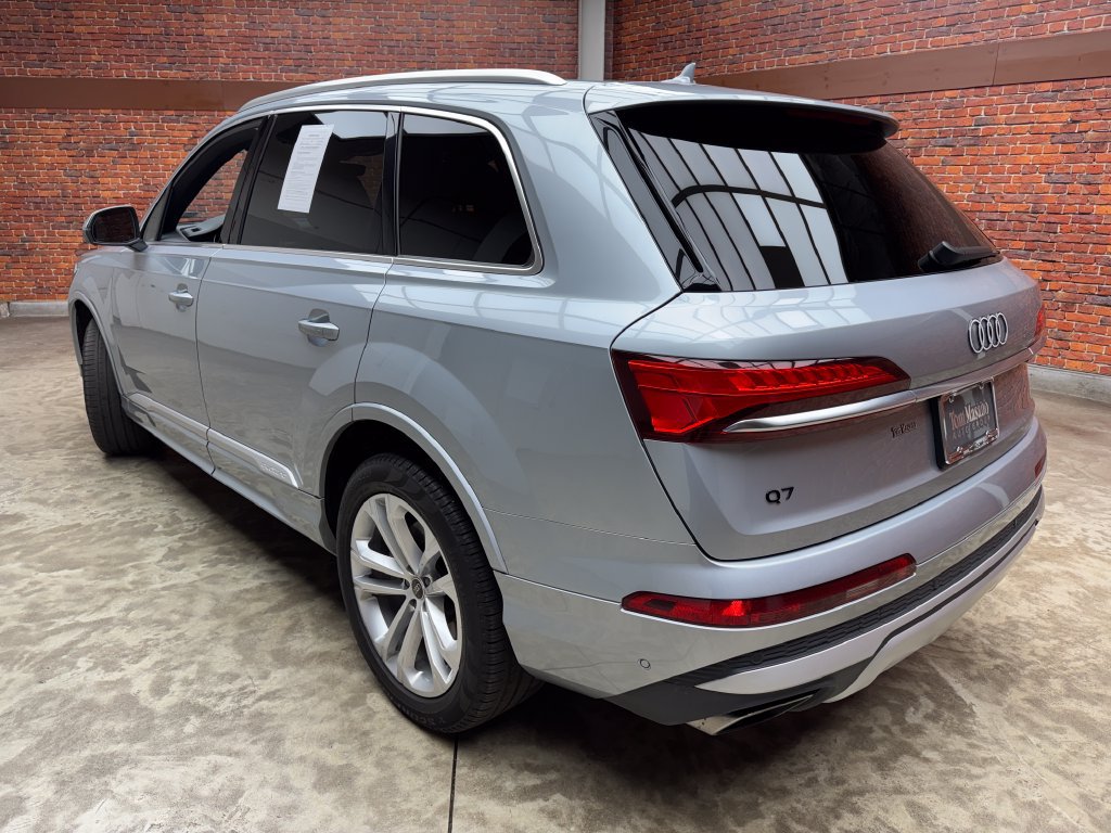 Used 2025 Audi Q7 3.0T Premium Plus AWD/4WD image 2