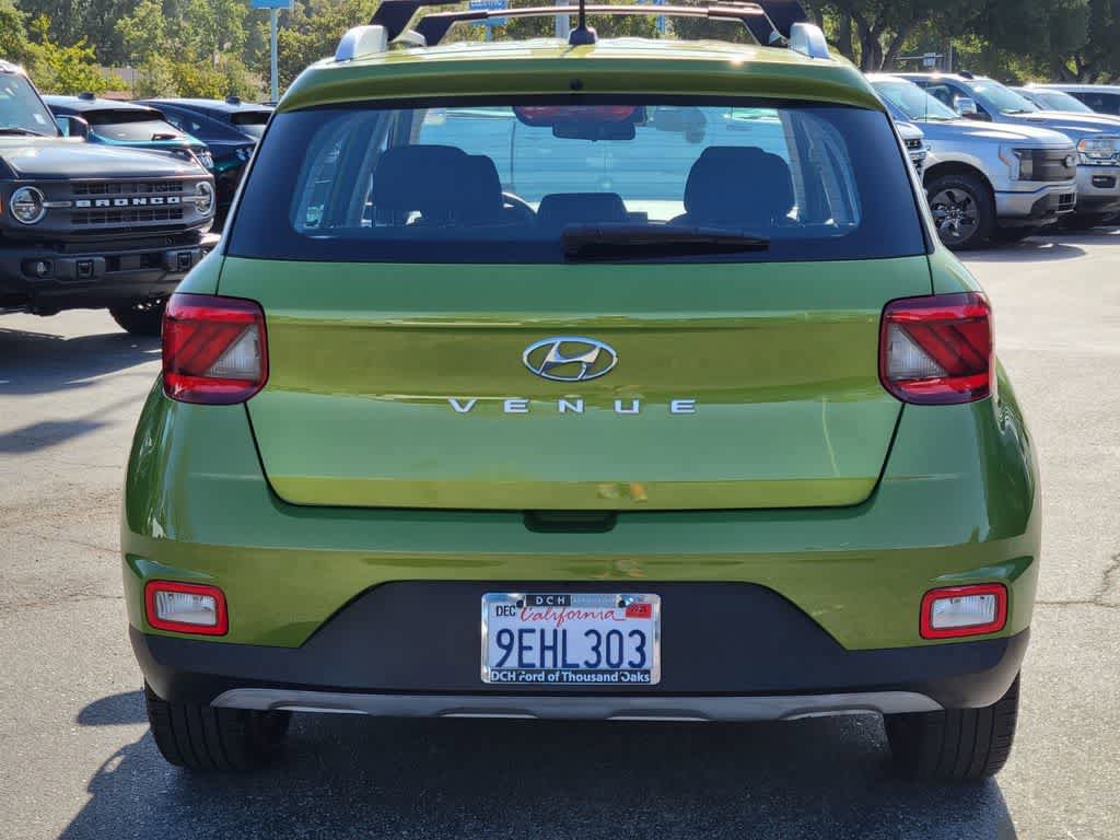 Used 2023 Hyundai Venue SEL FWD image 4