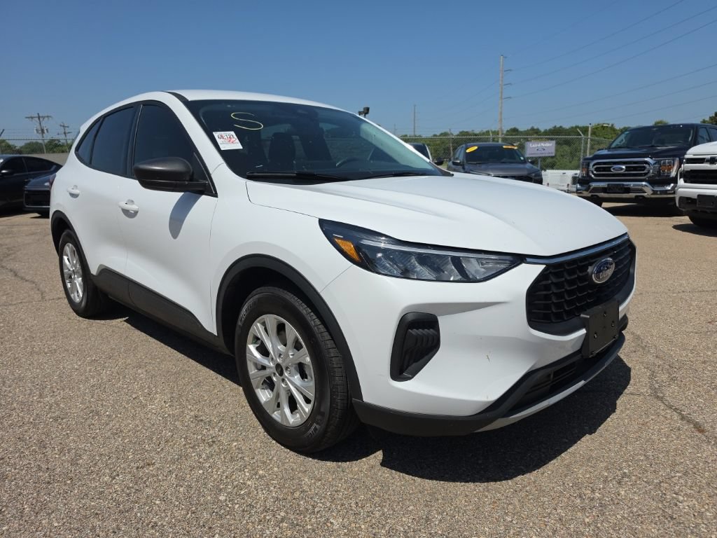 Certified 2025 Ford Escape Active w/ Tech Pack #1 FWD image 1