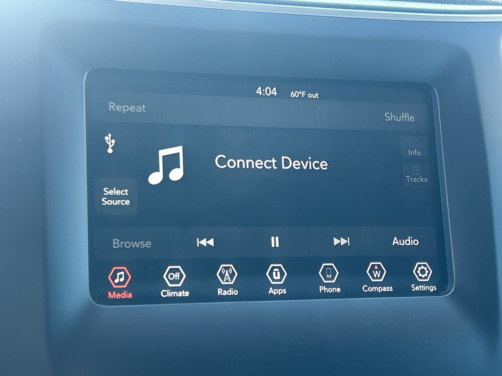 Used 2019 Jeep Cherokee Latitude w/ Popular Appearance Group AWD/4WD image 23