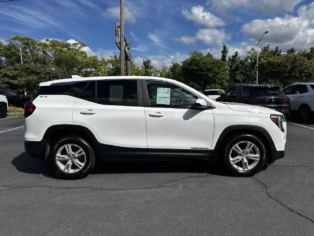 Used 2024 GMC Terrain SLE FWD image 4