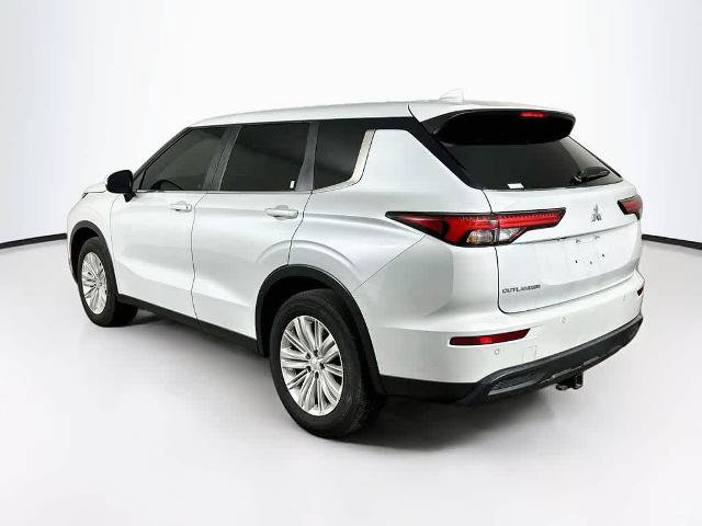 Used 2024 Mitsubishi Outlander ES FWD image 4