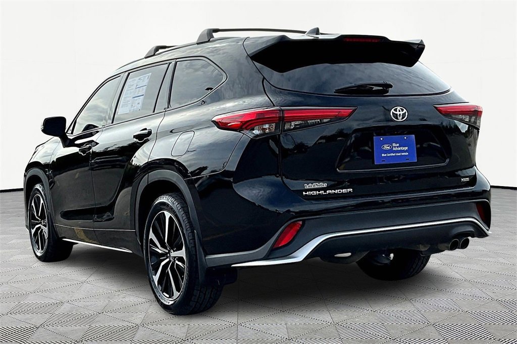 Used 2022 Toyota Highlander XSE image 2